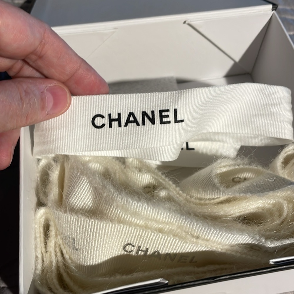 Chanel Box with Chanel Ribbon - Picture 12 of 12